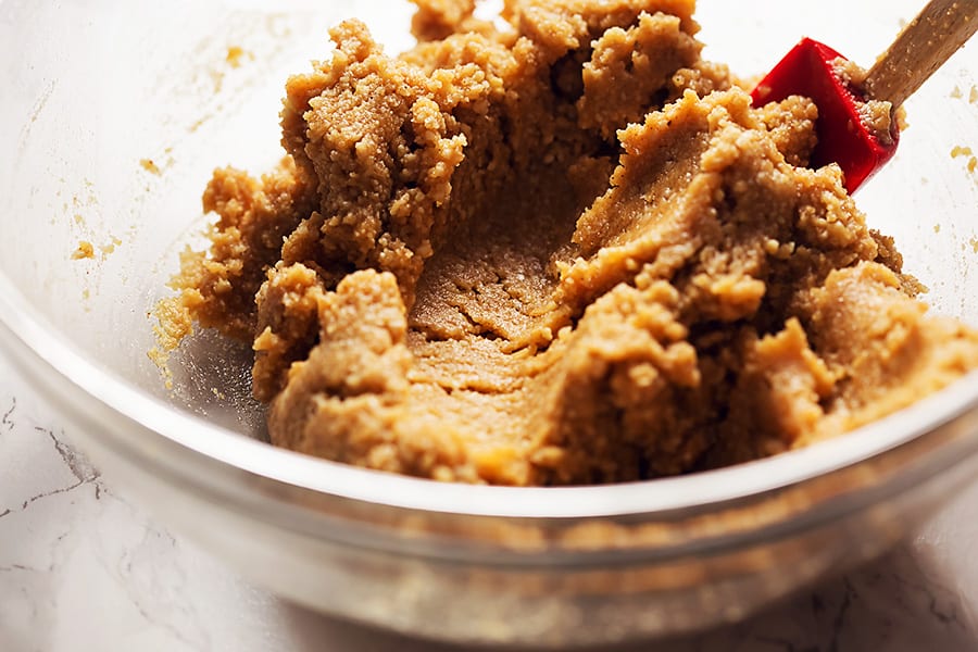 dough for preparing gingerbread fat bombs