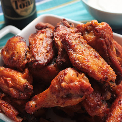 keto buffalo wings served