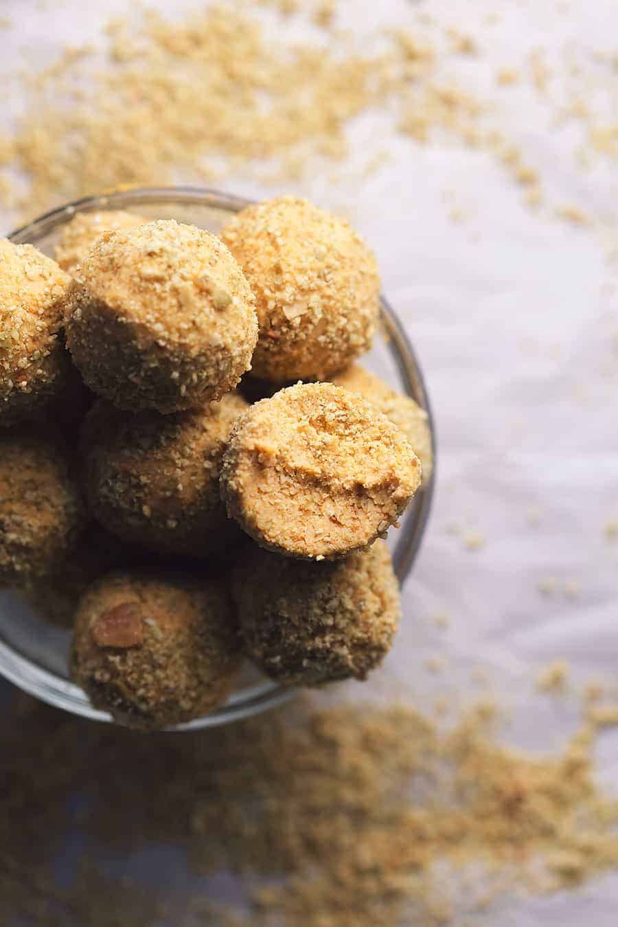 low-carb-pumpkin-cheesecake-energy-balls